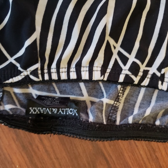 Molly and Maxx black and white knee length skirt. - Picture 3 of 3